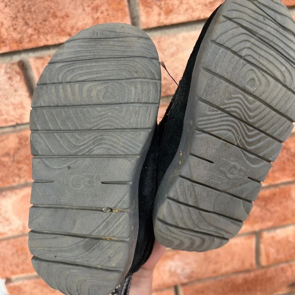 Ugg Toddler Girl Velcro Tennis shoes - Picture 4 of 6